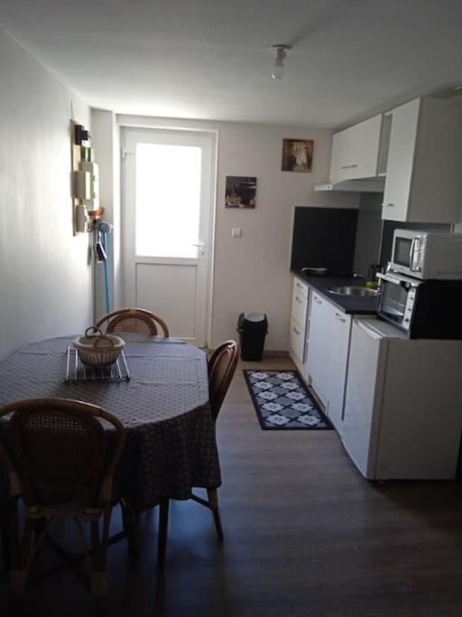 Maison Pour 2 A 4 Personnes Brassac-les-Mines Exterior foto