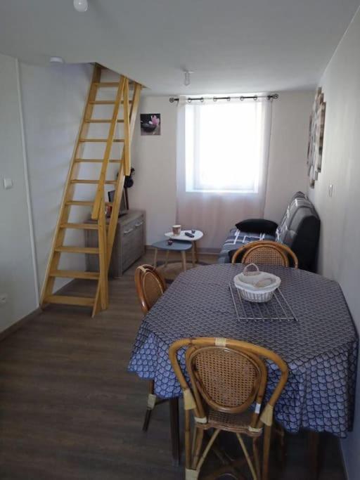 Maison Pour 2 A 4 Personnes Brassac-les-Mines Exterior foto